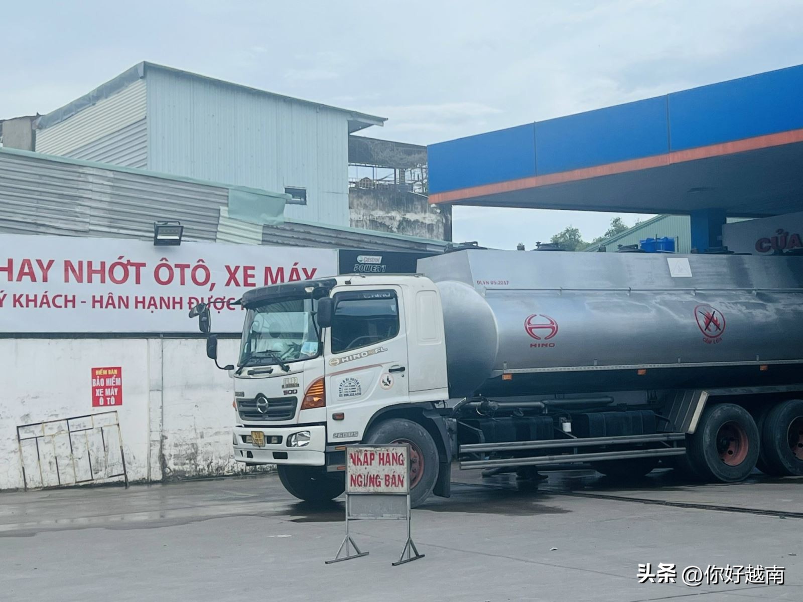 胡志明市：为什么很多加油站都挂着“缺货”的牌子？