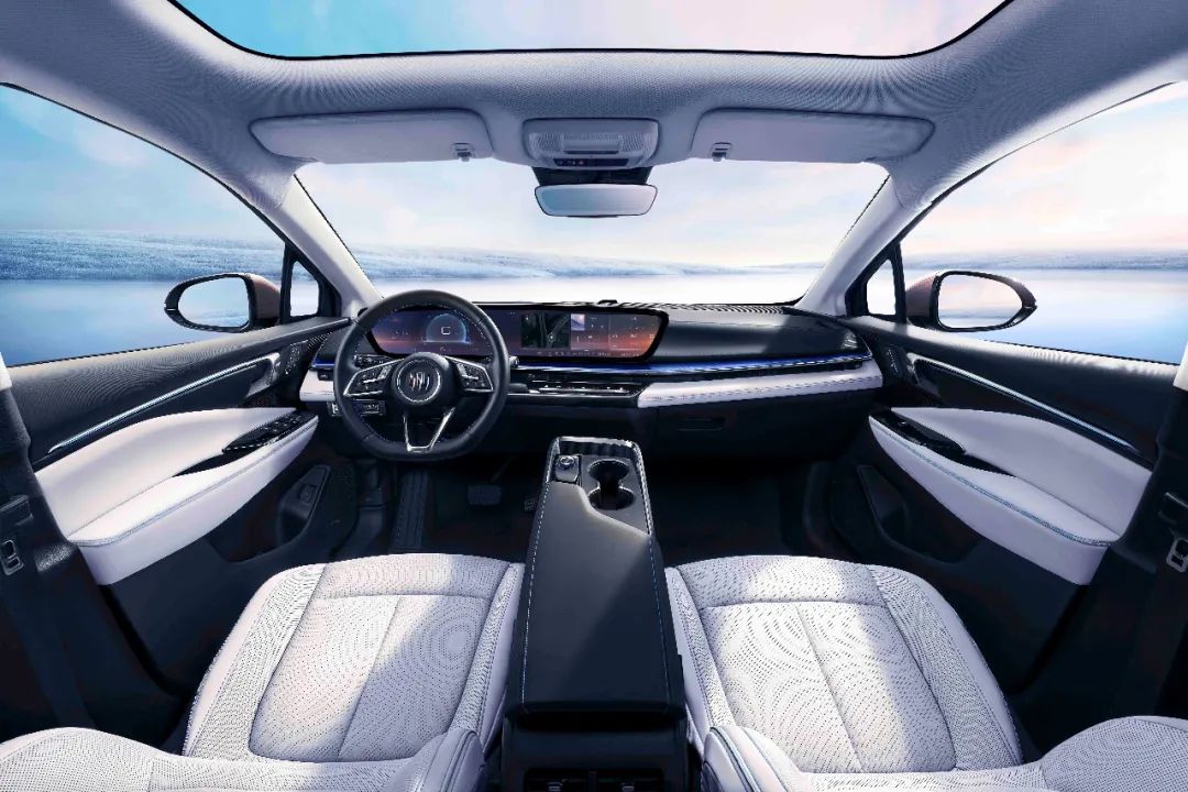 颜值和配置真的能打，别克E4纯电轿跑SUV上市