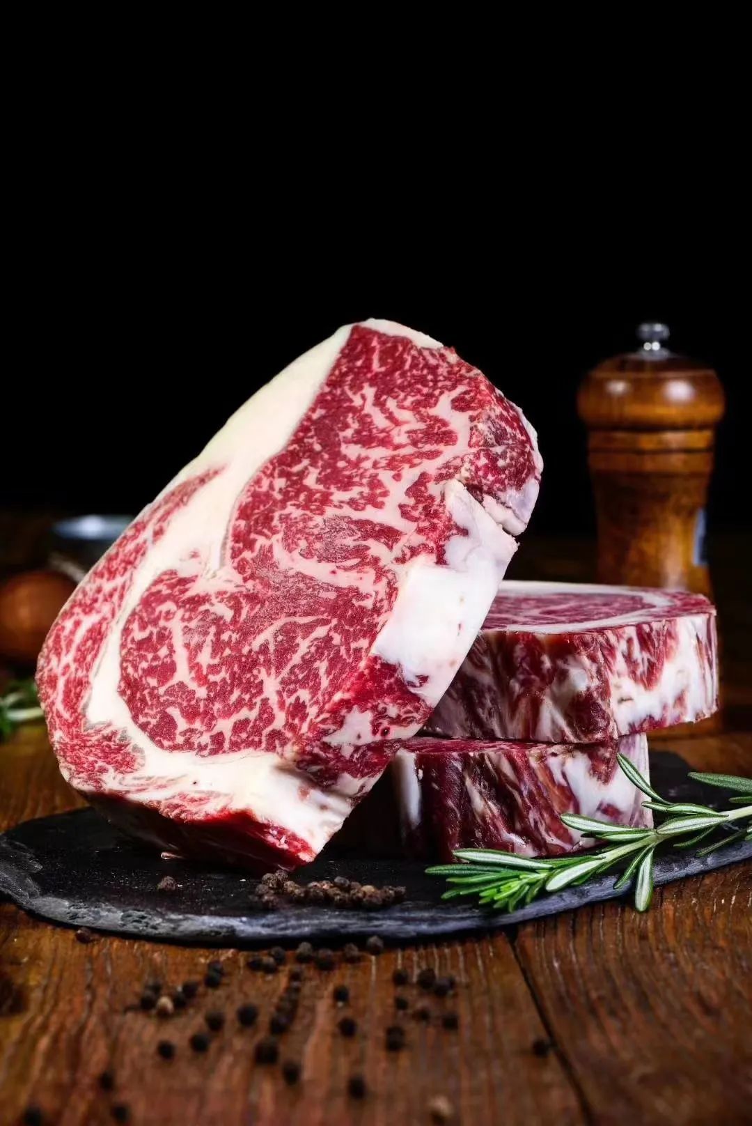 线上销售额20亿,线上销售额破6亿