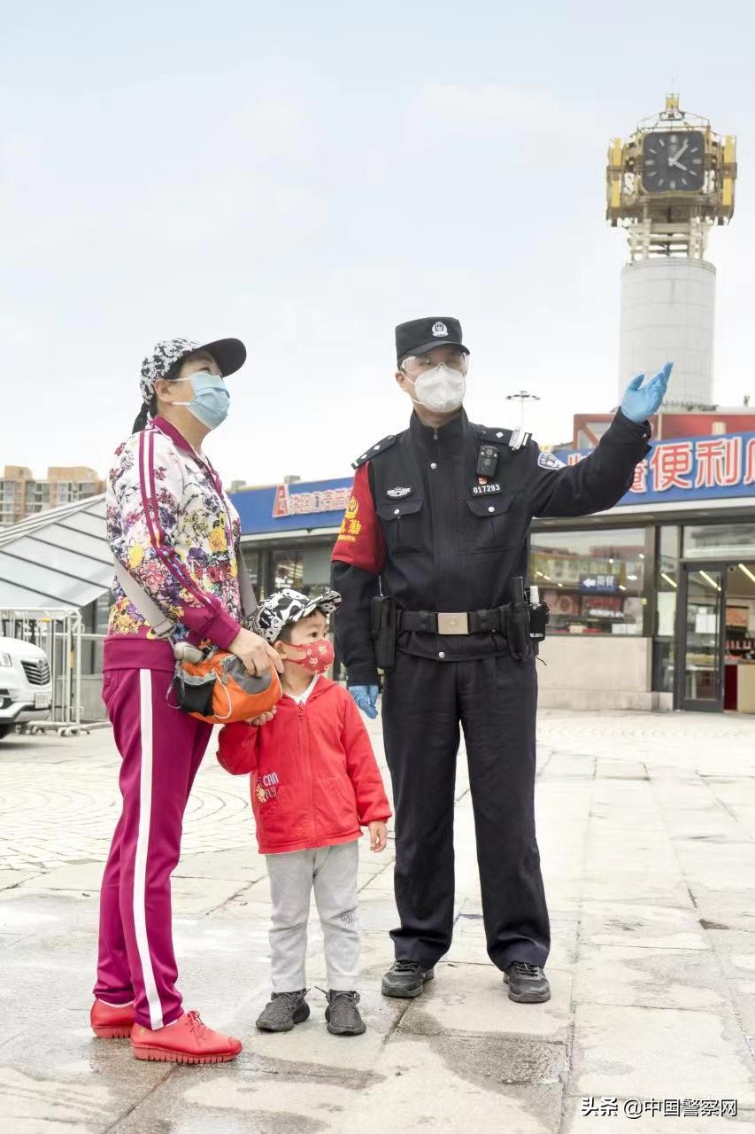 节日我在岗公安人员值班新闻,节日我在岗国庆警相随守护不打烊