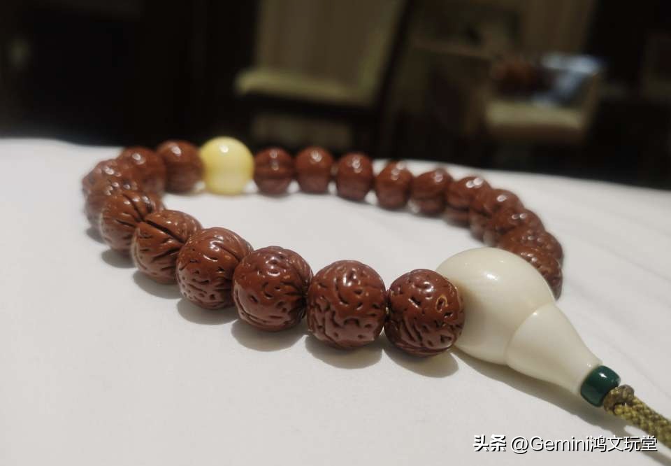 海黄手串的正确盘玩方法,绿松石手串的正确盘玩方法