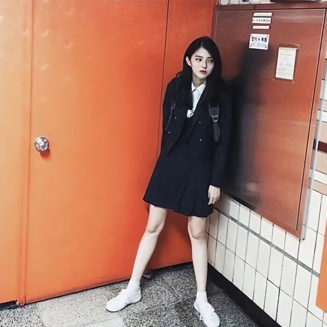 她是挺惨，但也不用这么同情吧？