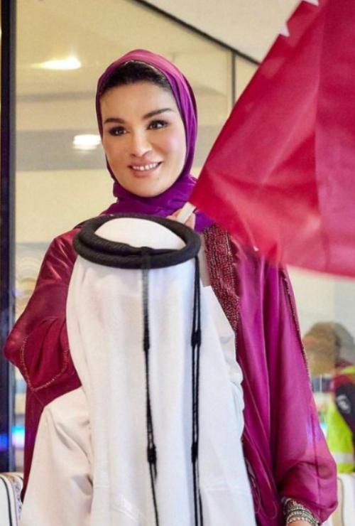 63岁卡塔尔莫扎太后,莫扎太后18岁照片