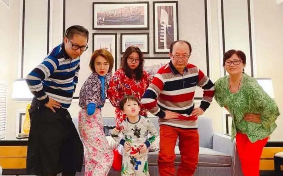 四川女人嫁香港一家四口,四川女孩嫁给香港的电影