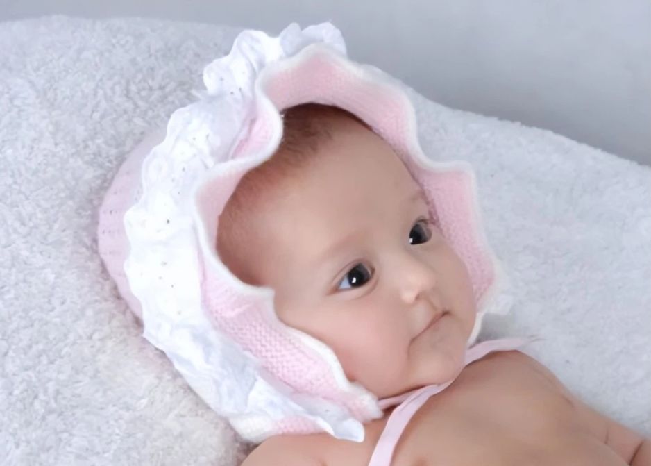 宝宝出生挺白为什么越长越黑,宝宝刚出生很白后面变黑红