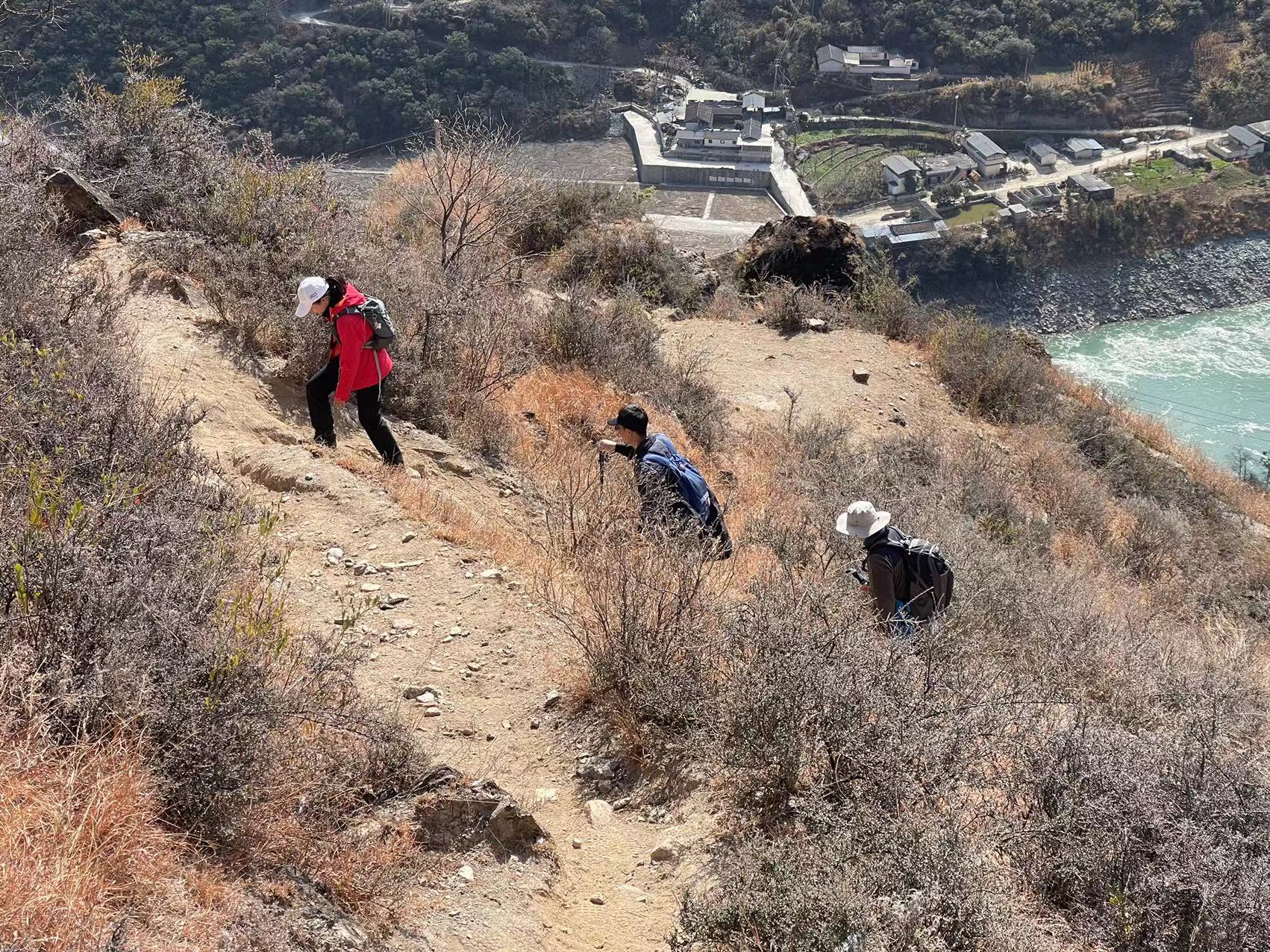 虎跳峡高路徒步最难走路段,虎跳峡高路徒步两日游在哪住宿