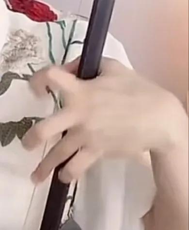 二胡的“花音”和“苦音”表现诀窍，都体现在弓指法的变化上