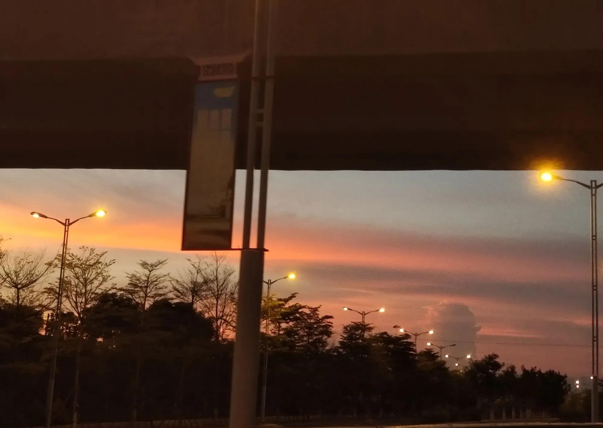 天高云淡深秋风景图片,下雨天看海看风景图片