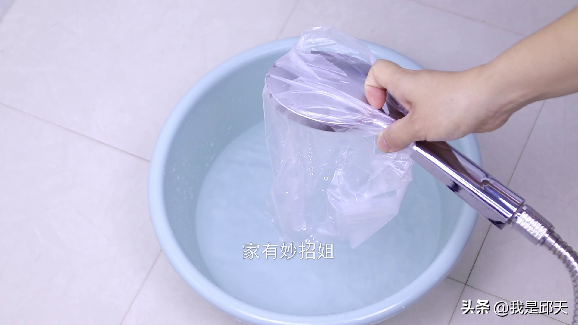 从下水道里爬上来虫子怎么能除掉,下水道臭而且有虫子怎么办