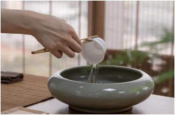 泡茶注意这些窍门让茶汤好喝100倍,泡茶为什么开始只倒一点水