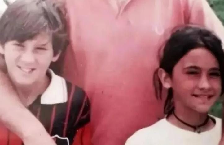 梅西世界杯夺冠亲吻安东内拉,梅西夺冠亲吻妻子