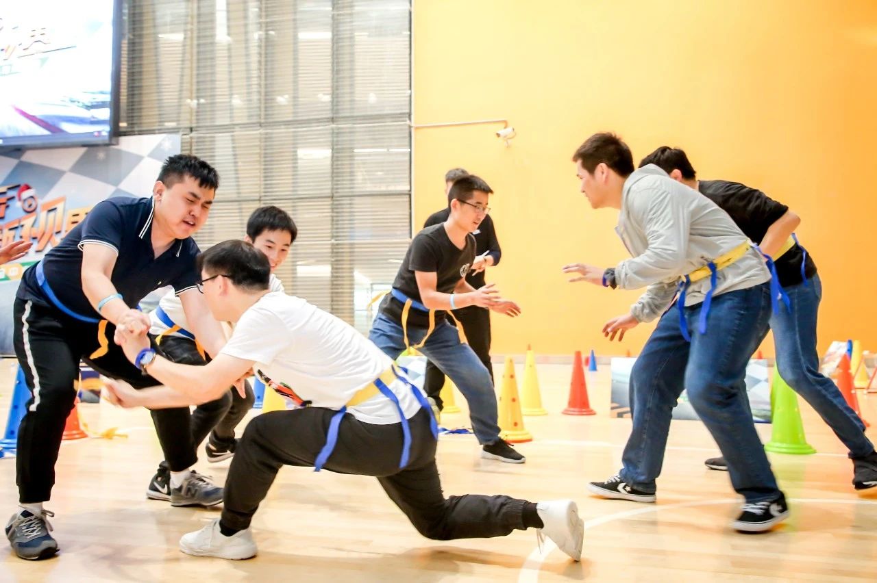 团建趣味飞机游戏怎么玩,趣游研学营