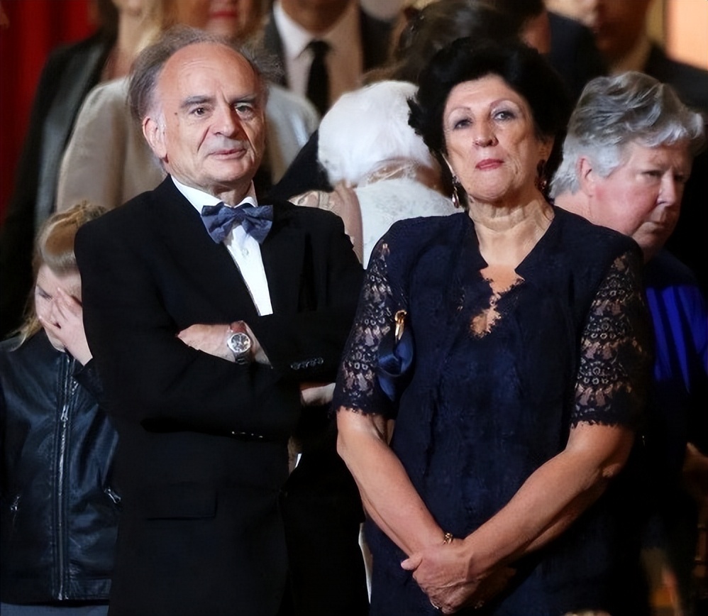 马克龙41岁照片,42岁马克龙和布丽吉特