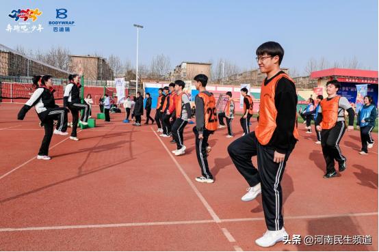 河南省体教融合“奔跑吧·少年”冠军来到濮阳市、许昌市襄城县、驻马店市的校园，给学生普及科学体育知识