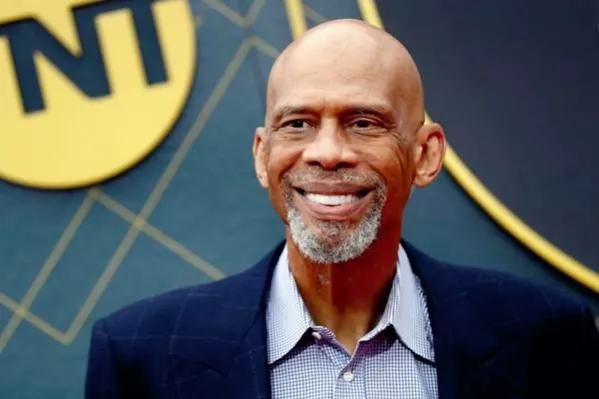 总决赛fmvp颁奖人比尔拉塞尔,比尔拉塞尔颁奖杜兰特fmvp