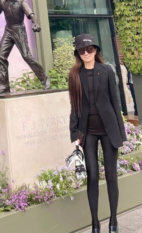 71岁王薇薇穿衣打扮,73岁王薇薇走红毯惹关注