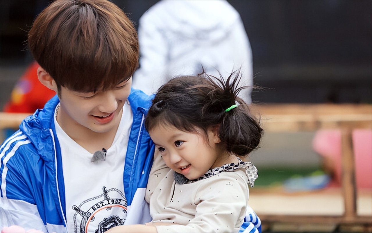 女儿爱爸爸的原因,女儿爱粘老爸是什么原因