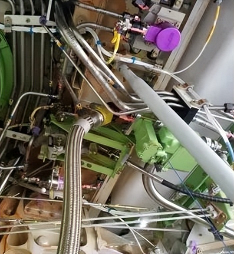 飞机油箱管道结构图,飞机副油箱连接结构