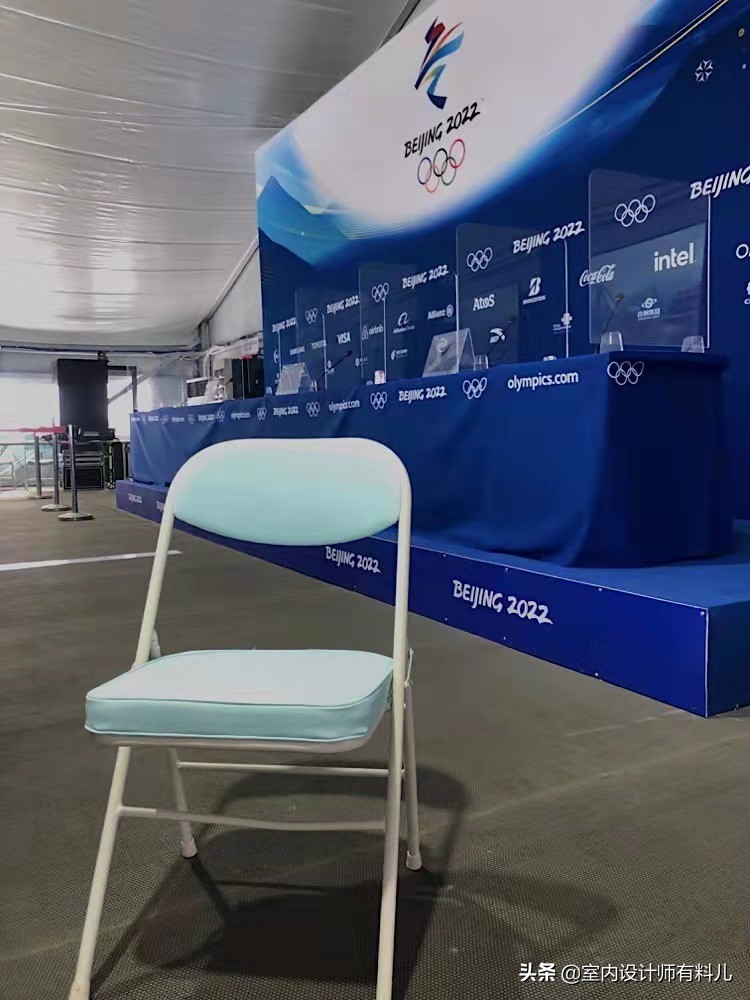 盘点冬奥出圈小物件：冰墩墩、豆包、还有48岁的天坛家具雪花椅