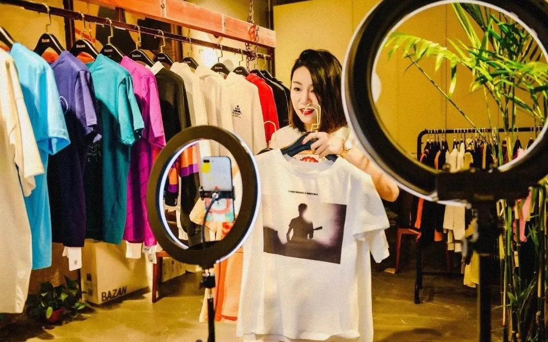 李佳琦哪个学校毕业的,李佳琦大学没毕业吗