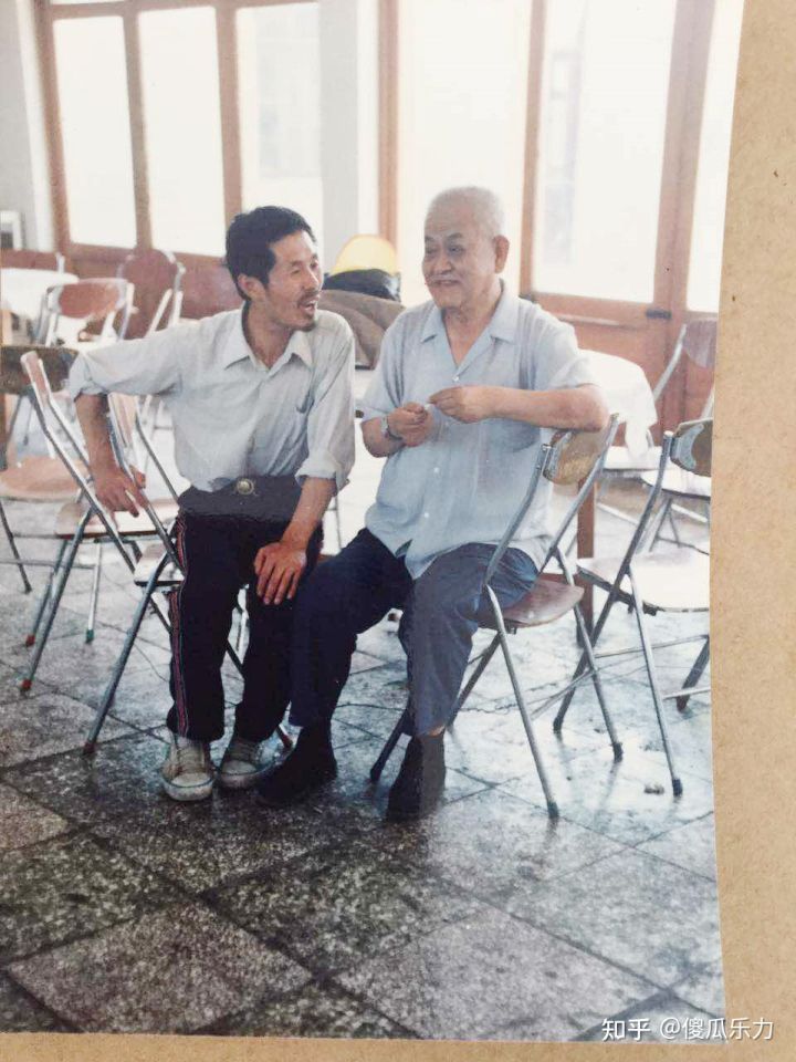 三年初中半年课，绝大部分时间劳动给学校盖房子闹*革文**