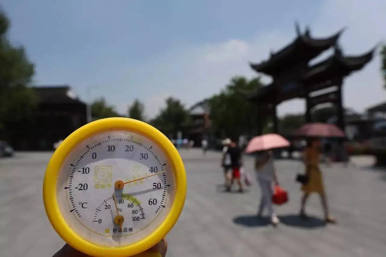 高温天气突然浑身发冷怎么回事,体温39以上突然昏倒皮肤干热无汗