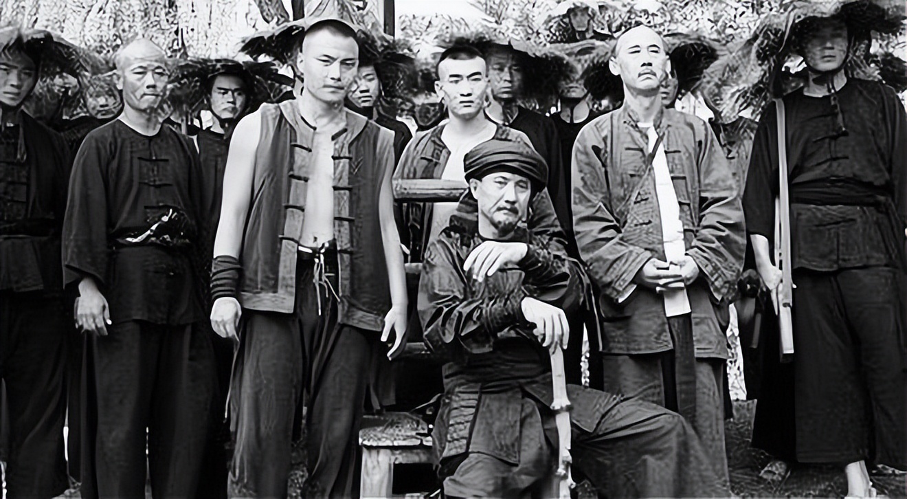 密令：惯匪唐汉云狡诈嗜杀，如难活捉，可就地正法；最后母女立功