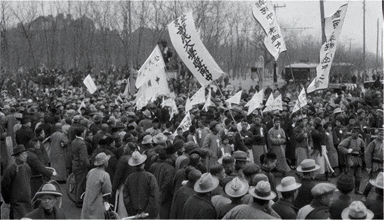 78年，他调任北京市委书记，向*国锋华**抱怨：我在天津屁股还没坐稳