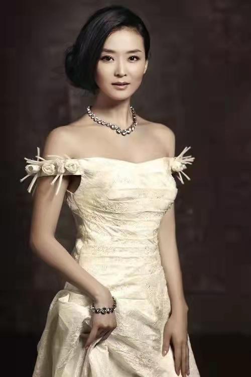 初见“灵气逼人”，再见“皱纹丛生”，王艳昙花一现背后有何辛酸