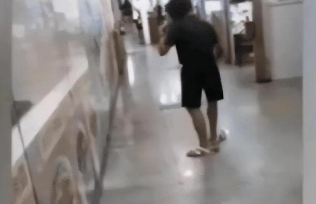 爬得越高摔得越惨的人,爬得越高越摔越惨