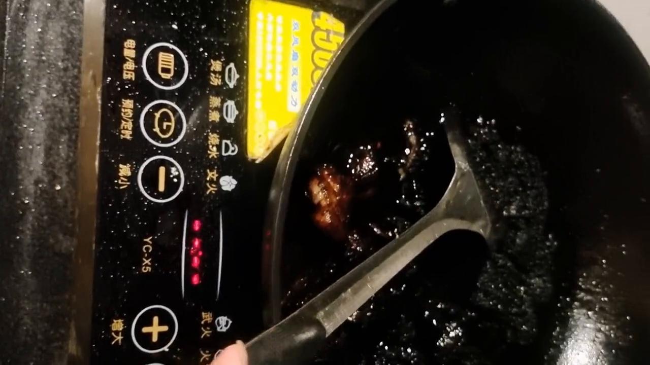 我烧红烧肉吃起来每次都苦为什么,第一次烧红烧肉烧糊了