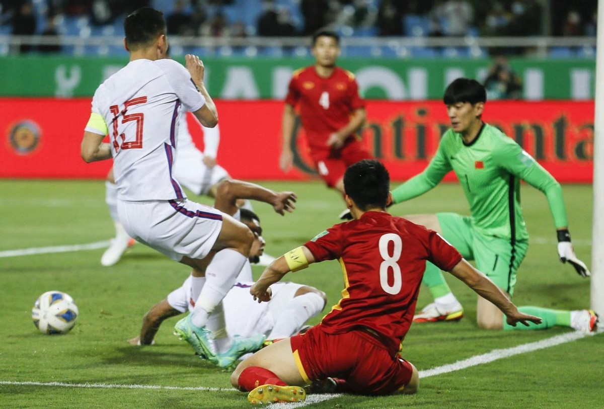 诺茨郡左后卫有中英津血统，苦等中超归化无果，最终选了津巴布韦