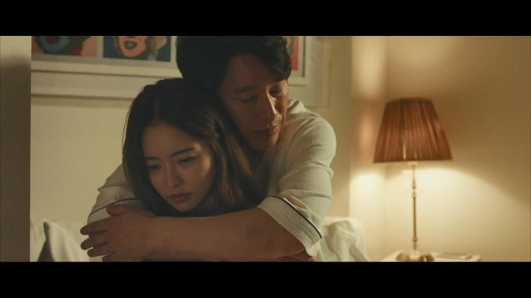 大部分的婚外情无非是寂寞的相遇,婚外的情最好的做法是放下