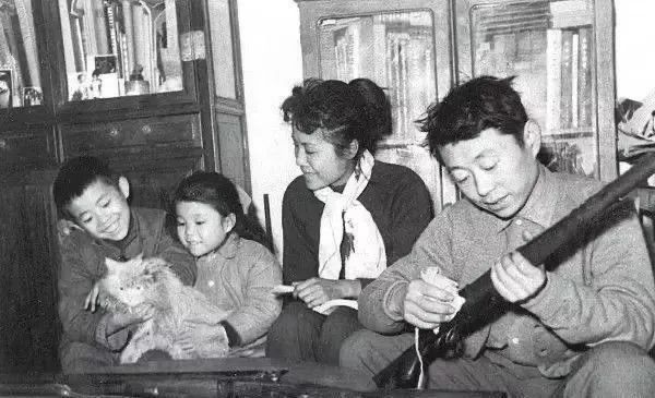 蓝兔子引争议,黄永玉的蓝兔子到底惹谁了