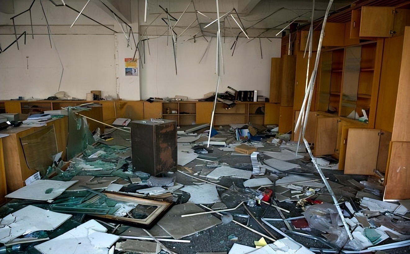 广东一小学突然停止办学,公办学校倒闭学校老师怎么办