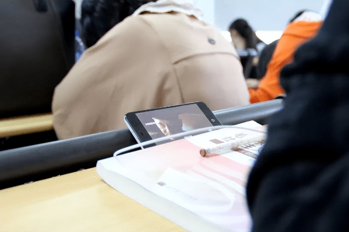 年轻人沉迷奶嘴乐,年轻人沉迷游戏危害