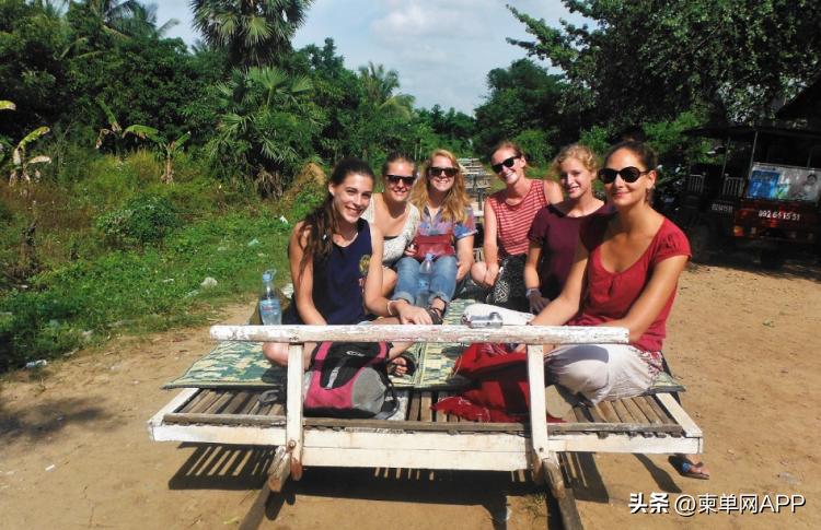 柬埔寨竹火车世界独一无二,柬埔寨火车时速仅有30公里