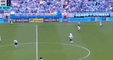 苏亚雷斯脚后跟破门惊呆众人,苏亚雷斯独造五球