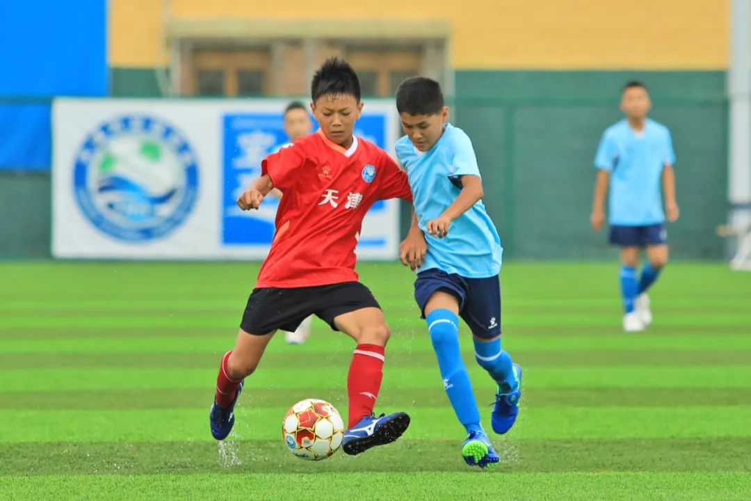 “十城带百县”助力乡村振兴｜“石榴籽一家亲”*疆新**和田足球小巴郎天津夏令营足球友谊赛在津举行