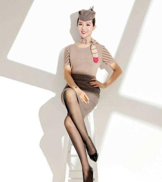 飞机上的秘密：空姐必须穿*袜丝**，禁止自带饮用水，粪便“空投”了