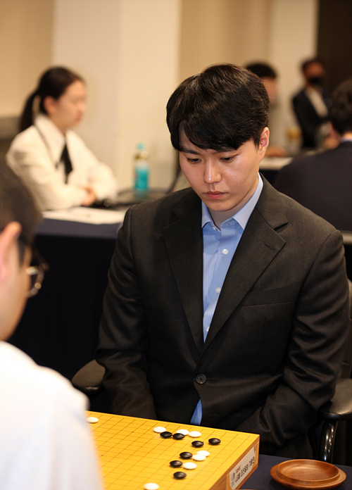 柯洁战胜朴廷桓中国队卫冕农心杯,lg杯柯洁击败朴廷桓