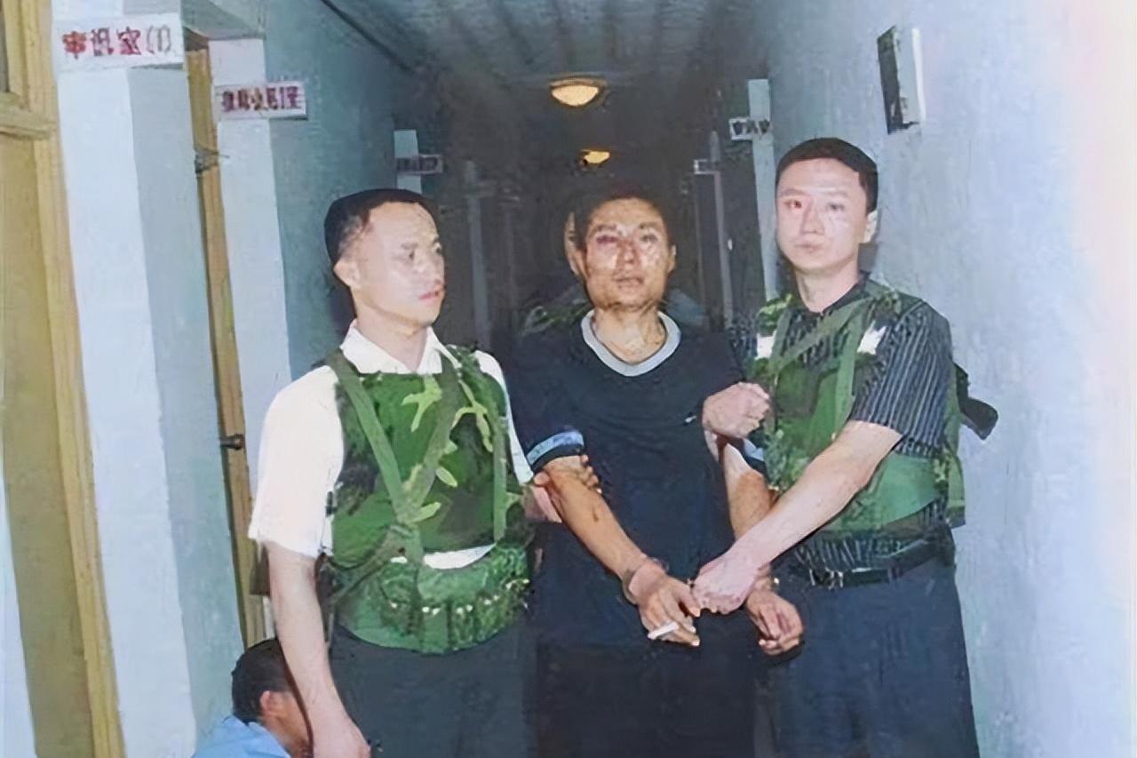 抓捕中国第一悍匪张君一战成名,中国十大悍匪张君团伙照片