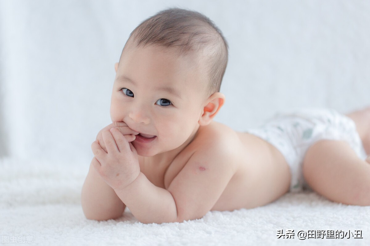 孩子才六个月，她们说可以戒奶了