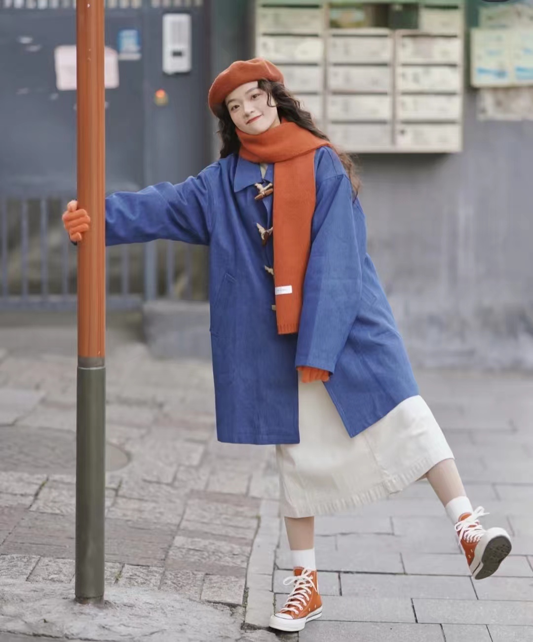 法式蝴蝶结上衣红色,红色搭配深杏色好看吗