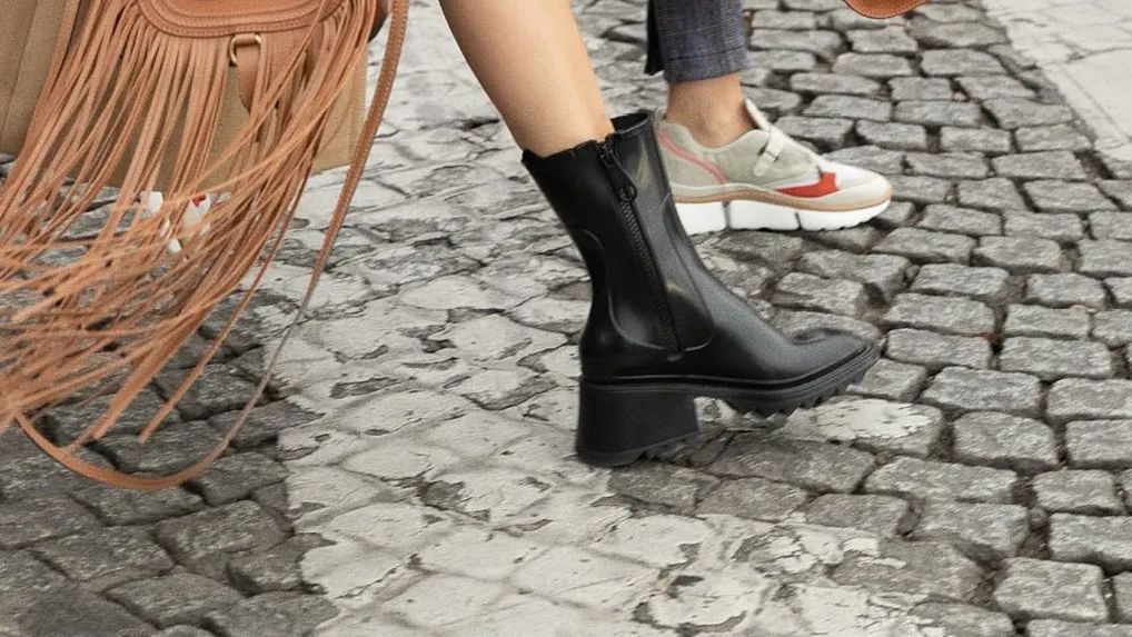 1万块钱可以买小雨伞吗,1万元以下雨伞