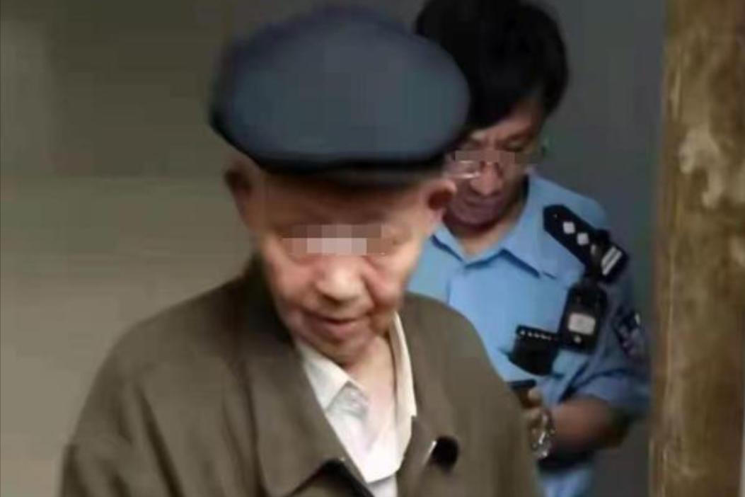 四川13岁女童遭爷爷“侵犯”，怀胎5月被父母发现，法官却只判5年