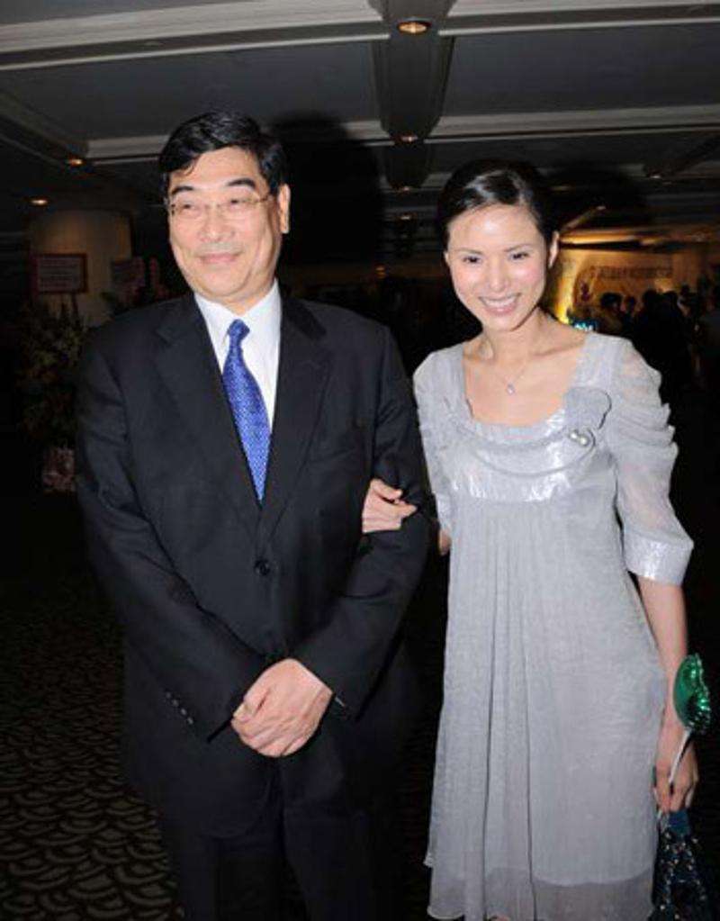 至今未嫁人的8位大龄女港星，最小42岁，个个情路坎坷，让人心疼