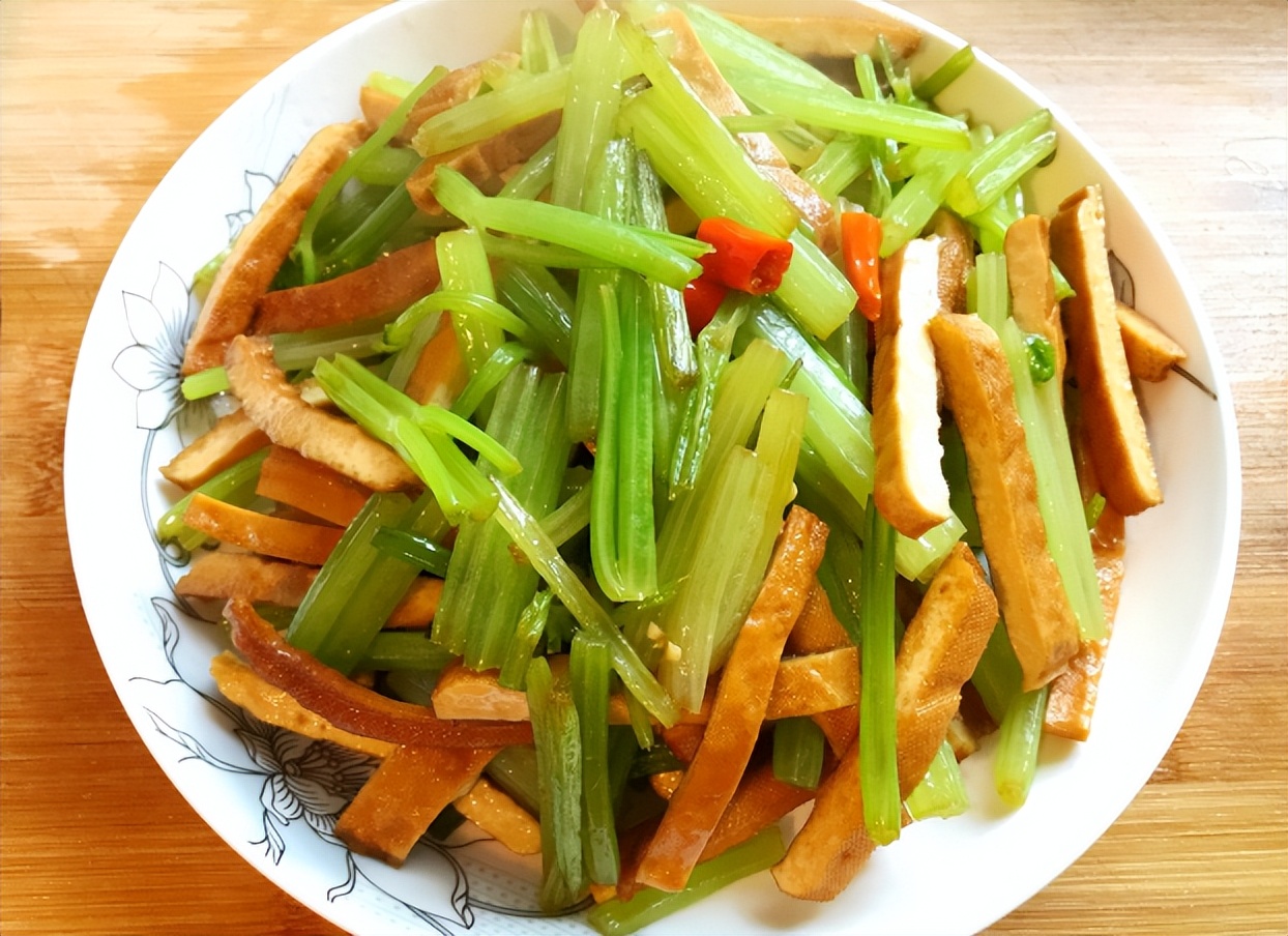 冬季这4种家常菜，建议多吃，养肝下火，助您度过严冬