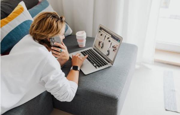 专业外包电话客服公司分享打电话的沟通技巧