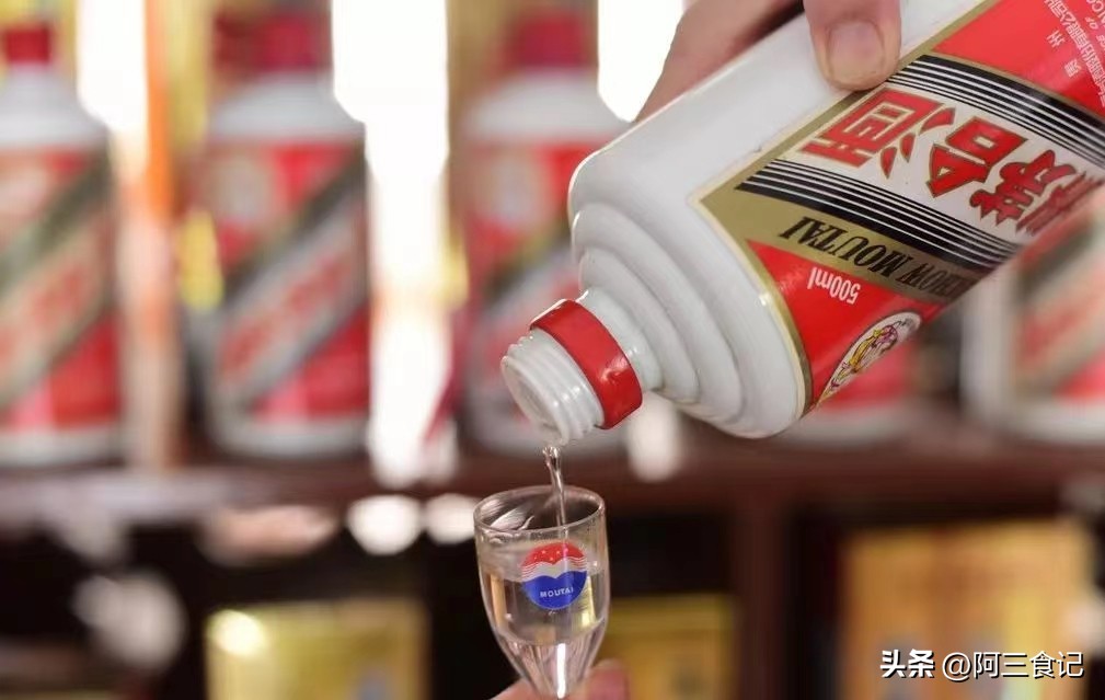 买茅台，瓶身没有“这些字”，十有八九是假酒，看清再买也不迟